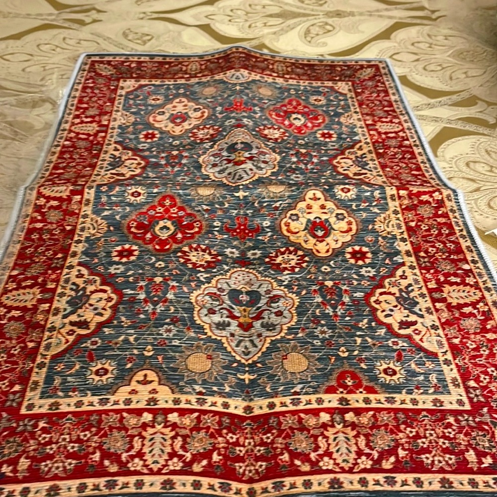 Beautiful rug.🌺🌺🌺